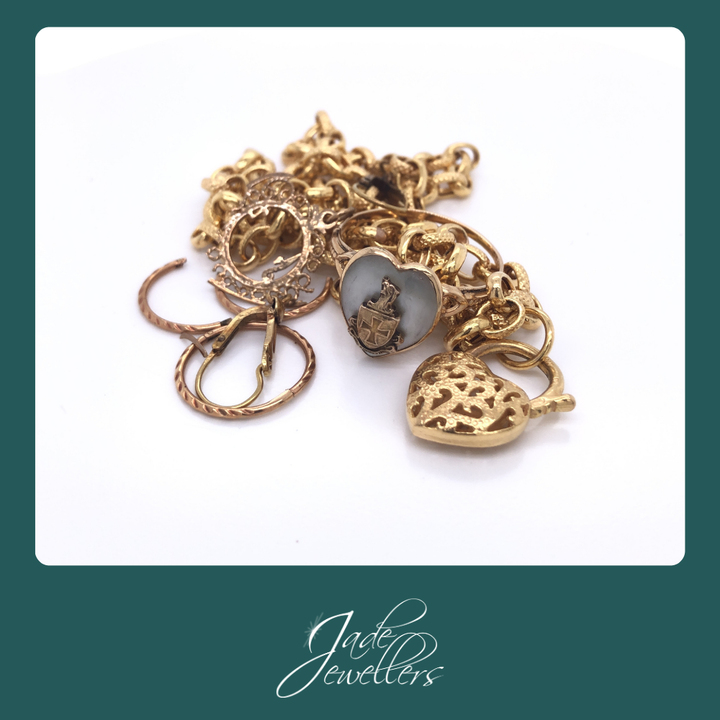 Custom Made 9ct Yellow Gold Diamond "Mum" Ring